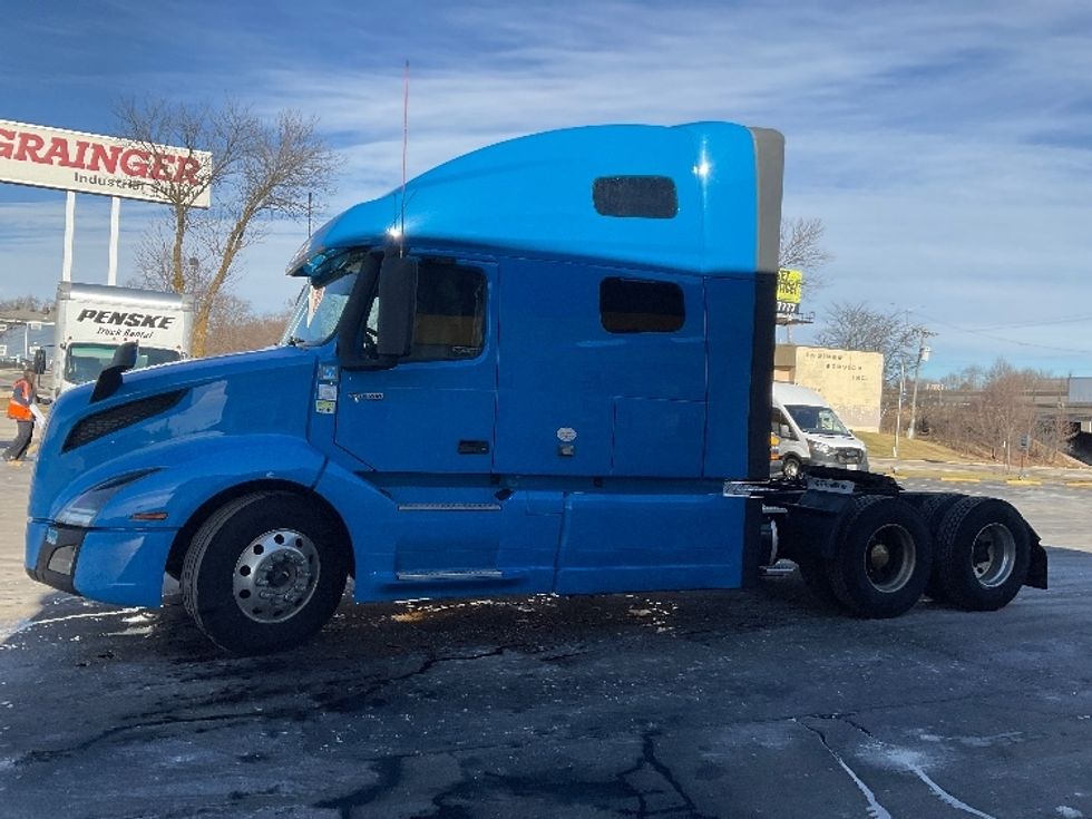 Sleeper Tractor-Heavy Duty Tractors-Volvo-2020-VNL64760-Milwaukee-WI-418,959\n\t\tmiles-$ 65,000 - Image 4