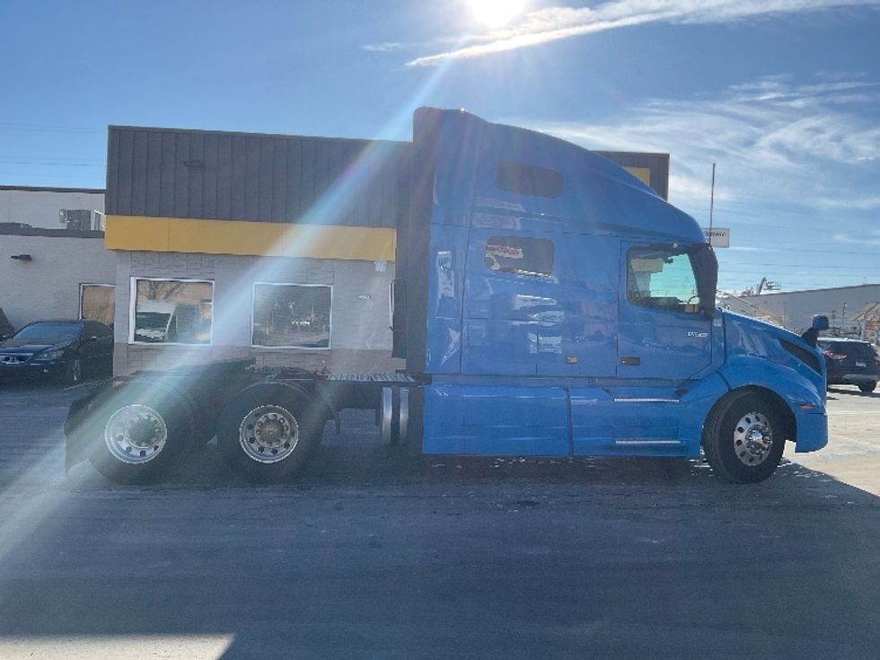 Sleeper Tractor-Heavy Duty Tractors-Volvo-2020-VNL64760-Milwaukee-WI-418,959\n\t\tmiles-$ 65,000 - Image 8
