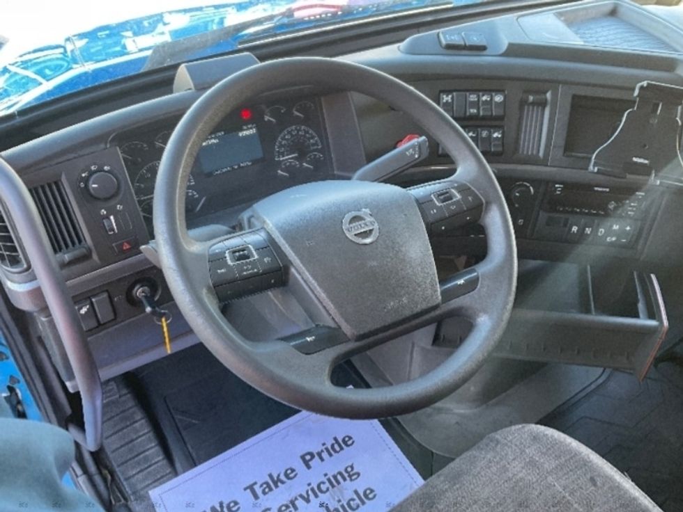 Sleeper Tractor-Heavy Duty Tractors-Volvo-2020-VNL64760-Milwaukee-WI-478,701\n\t\tmiles-$ 61,750 - Image 10