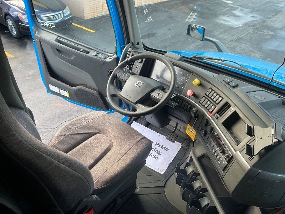 Sleeper Tractor-Heavy Duty Tractors-Volvo-2020-VNL64760-Milwaukee-WI-478,701\n\t\tmiles-$ 61,750 - Image 15