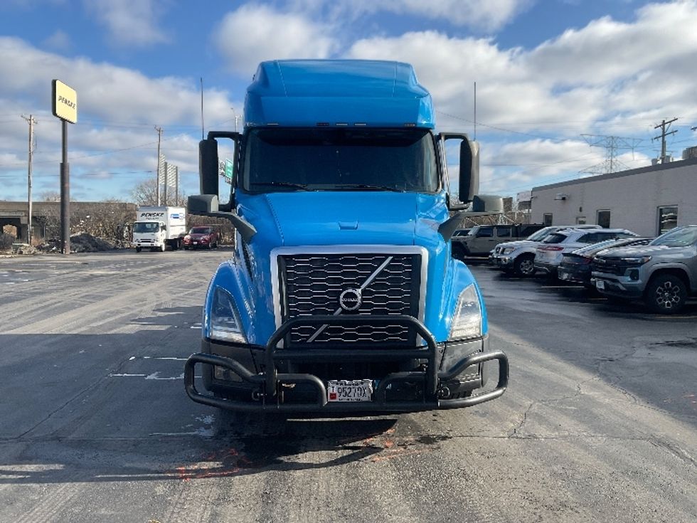 Sleeper Tractor-Heavy Duty Tractors-Volvo-2020-VNL64760-Milwaukee-WI-478,701\n\t\tmiles-$ 61,750 - Image 2