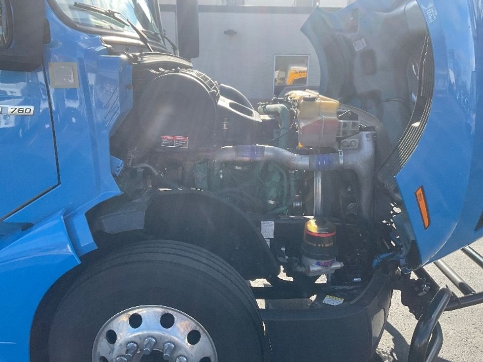 Sleeper Tractor-Heavy Duty Tractors-Volvo-2020-VNL64760-Milwaukee-WI-478,701\n\t\tmiles-$ 61,750 - Image 20