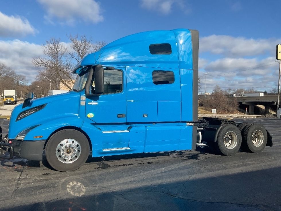 Sleeper Tractor-Heavy Duty Tractors-Volvo-2020-VNL64760-Milwaukee-WI-478,701\n\t\tmiles-$ 61,750 - Image 4