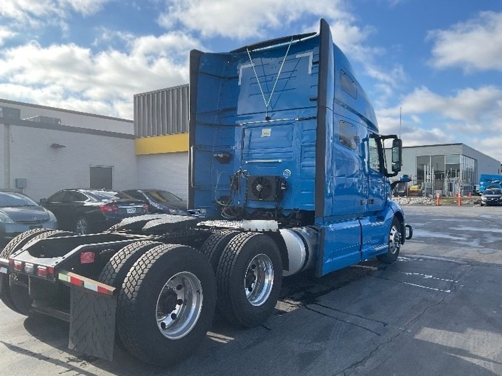 Sleeper Tractor-Heavy Duty Tractors-Volvo-2020-VNL64760-Milwaukee-WI-478,701\n\t\tmiles-$ 61,750 - Image 7