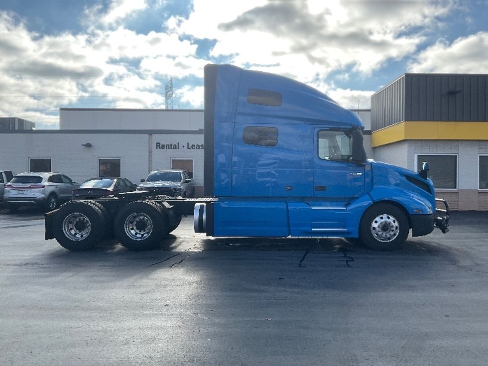 Sleeper Tractor-Heavy Duty Tractors-Volvo-2020-VNL64760-Milwaukee-WI-478,701\n\t\tmiles-$ 61,750 - Image 8