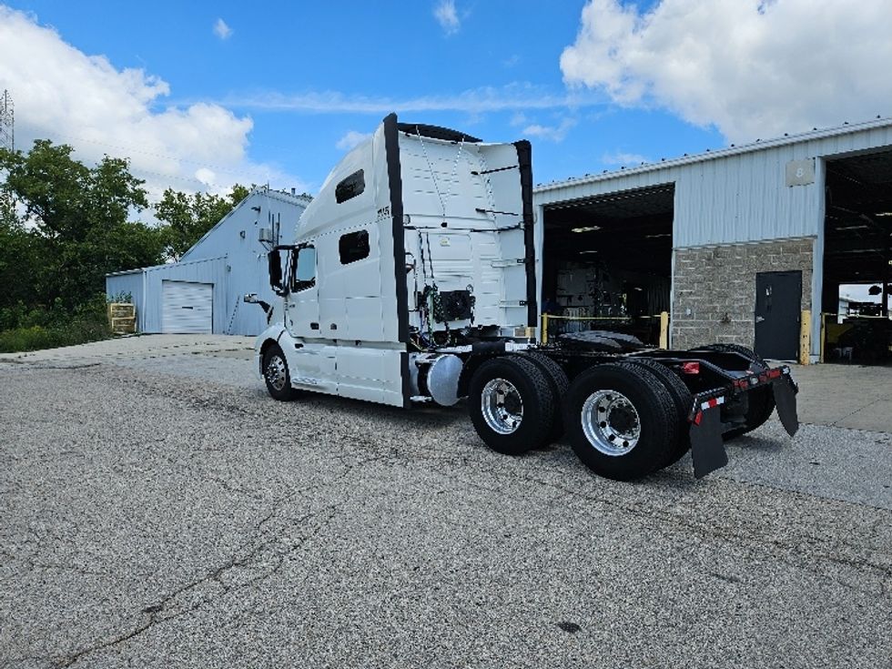 Sleeper Tractor-Heavy Duty Tractors-Volvo-2020-VNL64760-Milwaukee-WI-488,668\n\t\tmiles-$ 64,750 - Image 5