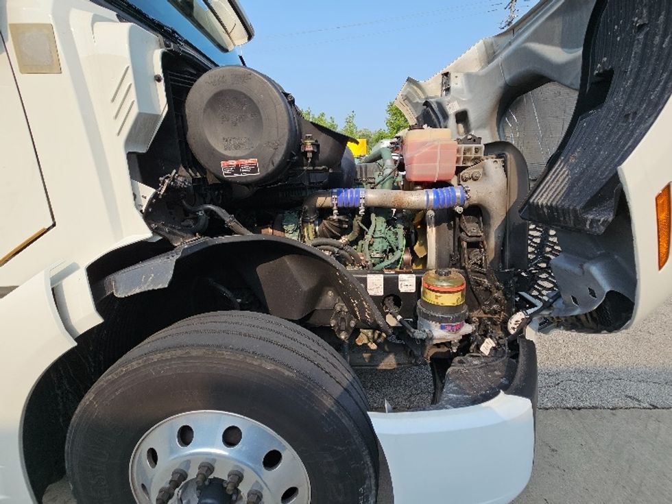 Sleeper Tractor-Heavy Duty Tractors-Volvo-2020-VNL64760-Milwaukee-WI-497,566\n\t\tmiles-$ 64,250 - Image 20