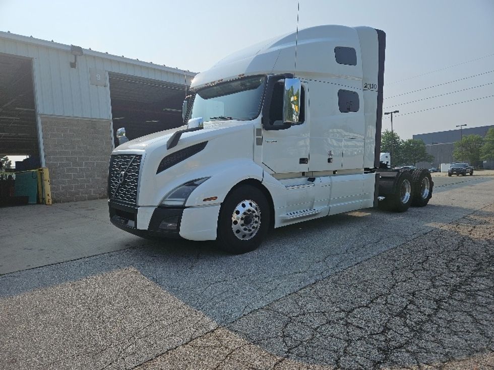 Sleeper Tractor-Heavy Duty Tractors-Volvo-2020-VNL64760-Milwaukee-WI-497,566\n\t\tmiles-$ 64,250 - Image 3