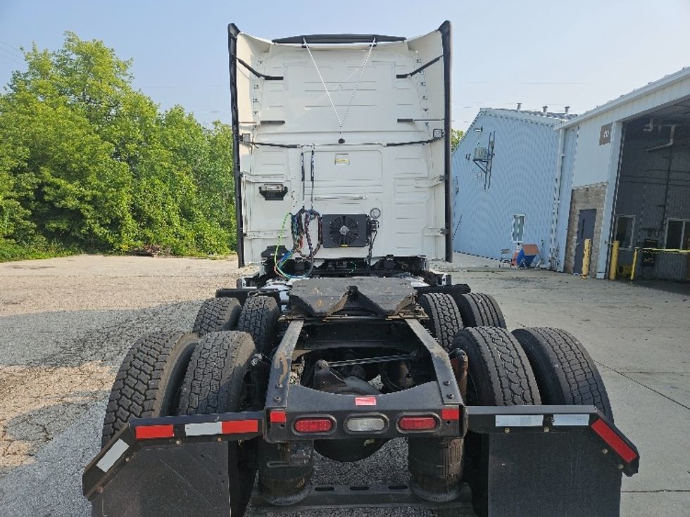 Sleeper Tractor-Heavy Duty Tractors-Volvo-2020-VNL64760-Milwaukee-WI-497,566\n\t\tmiles-$ 64,250 - Image 6