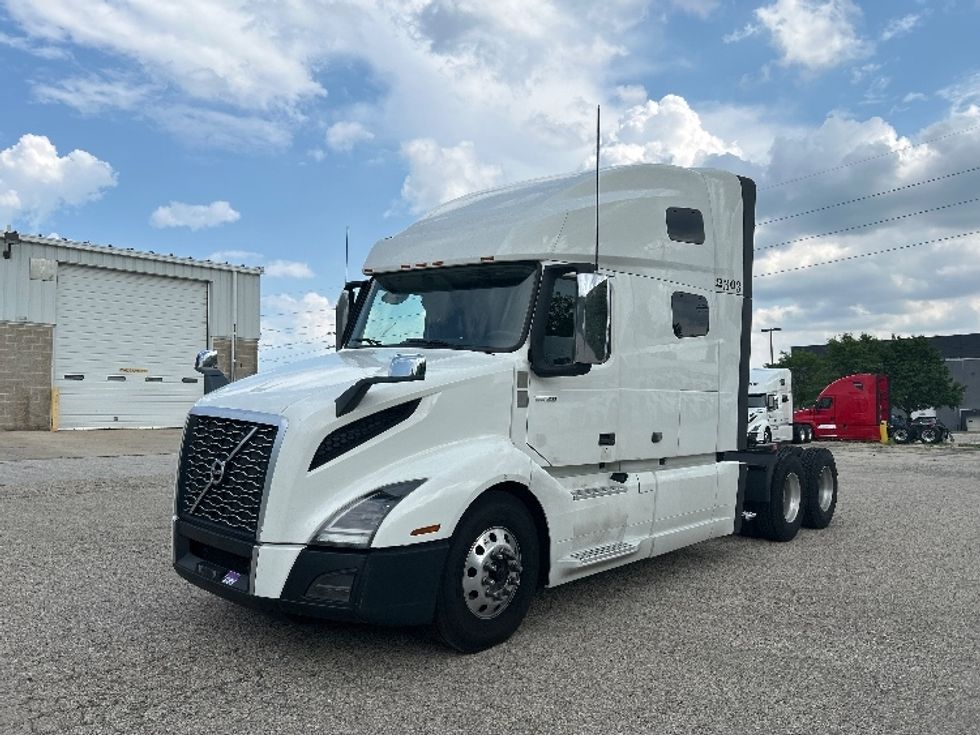 Sleeper Tractor-Heavy Duty Tractors-Volvo-2020-VNL64760-Milwaukee-WI-564,005\n\t\tmiles-$ 59,000 - Image 3