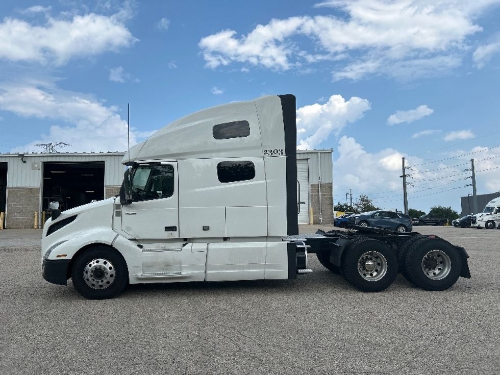 Sleeper Tractor-Heavy Duty Tractors-Volvo-2020-VNL64760-Milwaukee-WI-564,005\n\t\tmiles-$ 59,000 - Image 4