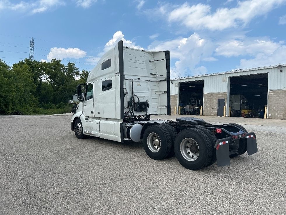 Sleeper Tractor-Heavy Duty Tractors-Volvo-2020-VNL64760-Milwaukee-WI-564,005\n\t\tmiles-$ 59,000 - Image 5