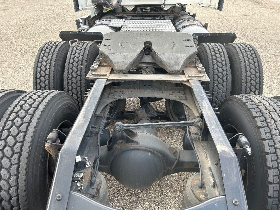 Sleeper Tractor-Heavy Duty Tractors-Volvo-2020-VNL64760-Milwaukee-WI-564,005\n\t\tmiles-$ 59,000 - Image 6