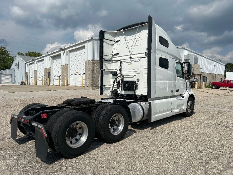 Sleeper Tractor-Heavy Duty Tractors-Volvo-2020-VNL64760-Milwaukee-WI-564,005\n\t\tmiles-$ 59,000 - Image 7