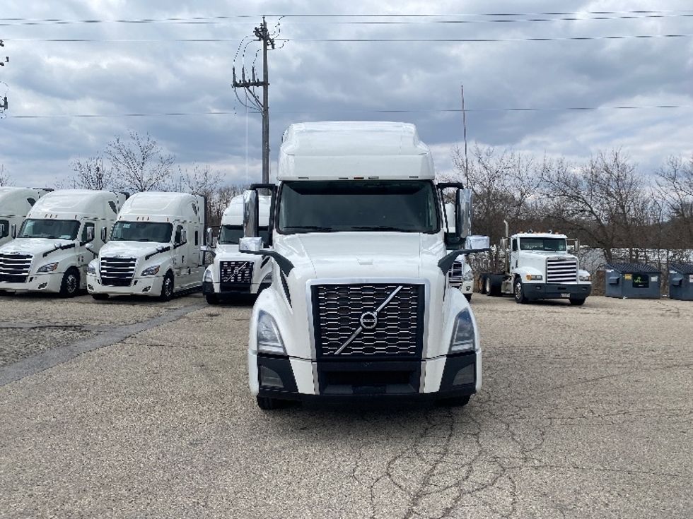 2020 Volvo Truck VNL photo 2
