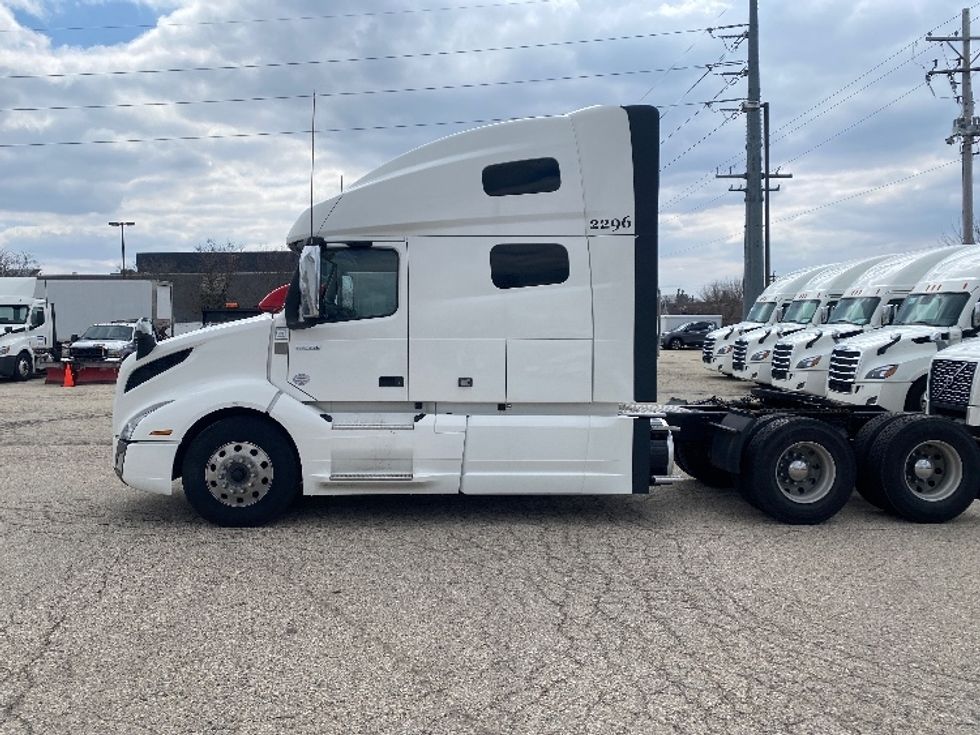 2020 Volvo Truck VNL photo 4