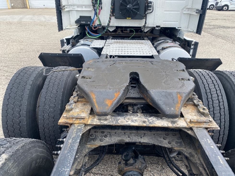 Sleeper Tractor-Heavy Duty Tractors-Volvo-2020-VNL64760-Milwaukee-WI-574,320\n\t\tmiles-$ 58,500 - Image 6