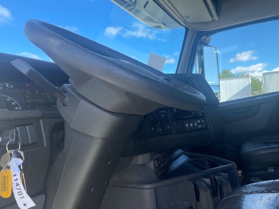Sleeper Tractor-Heavy Duty Tractors-Volvo-2020-VNL64760-Milwaukee-WI-587,706\n\t\tmiles-$ 56,250 - Image 10