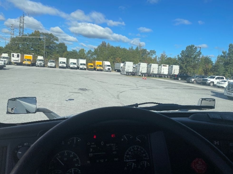 Sleeper Tractor-Heavy Duty Tractors-Volvo-2020-VNL64760-Milwaukee-WI-587,706\n\t\tmiles-$ 56,250 - Image 11