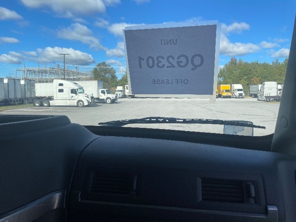 Sleeper Tractor-Heavy Duty Tractors-Volvo-2020-VNL64760-Milwaukee-WI-587,706\n\t\tmiles-$ 56,250 - Image 14