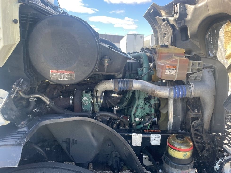 Sleeper Tractor-Heavy Duty Tractors-Volvo-2020-VNL64760-Milwaukee-WI-587,706\n\t\tmiles-$ 56,250 - Image 20