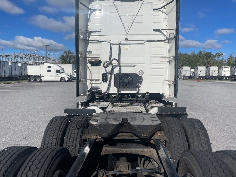Sleeper Tractor-Heavy Duty Tractors-Volvo-2020-VNL64760-Milwaukee-WI-587,706\n\t\tmiles-$ 56,250 - Image 6