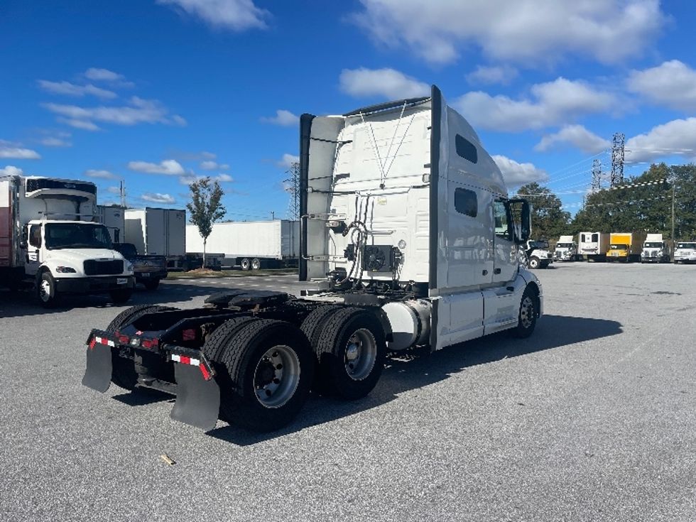 Sleeper Tractor-Heavy Duty Tractors-Volvo-2020-VNL64760-Milwaukee-WI-587,706\n\t\tmiles-$ 56,250 - Image 7