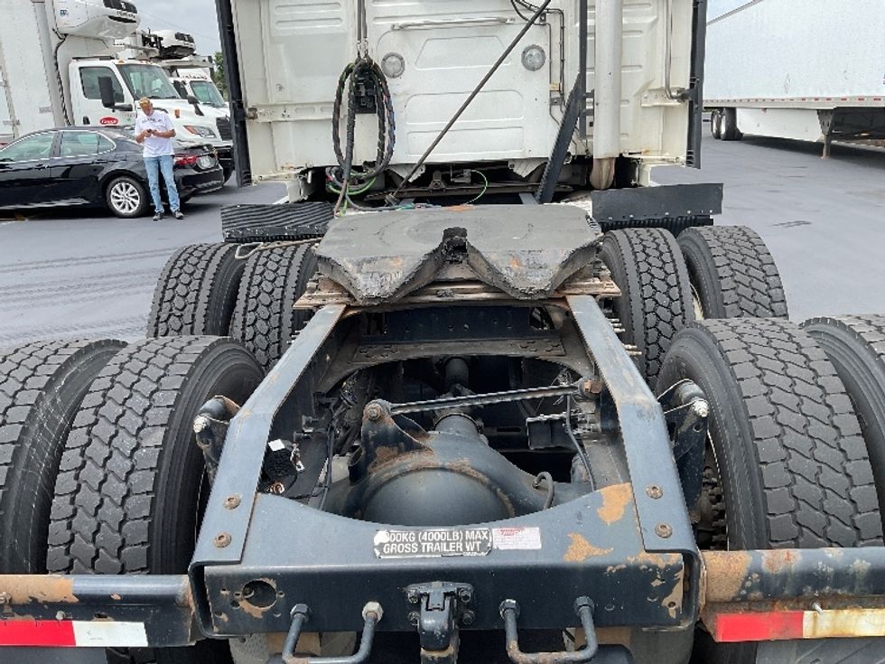 Sleeper Tractor-Heavy Duty Tractors-Volvo-2020-VNL64760-Milwaukee-WI-608,271\n\t\tmiles-$ 58,000 - Image 6