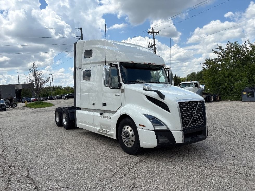 Sleeper Tractor-Heavy Duty Tractors-Volvo-2020-VNL64760-Milwaukee-WI-613,526\n\t\tmiles-$ 56,000 - Image 1