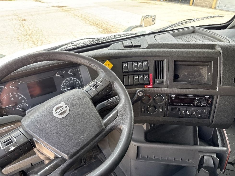 Sleeper Tractor-Heavy Duty Tractors-Volvo-2020-VNL64760-Milwaukee-WI-613,526\n\t\tmiles-$ 56,000 - Image 11