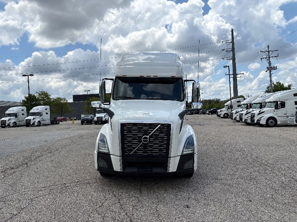 Sleeper Tractor-Heavy Duty Tractors-Volvo-2020-VNL64760-Milwaukee-WI-613,526\n\t\tmiles-$ 56,000 - Image 2