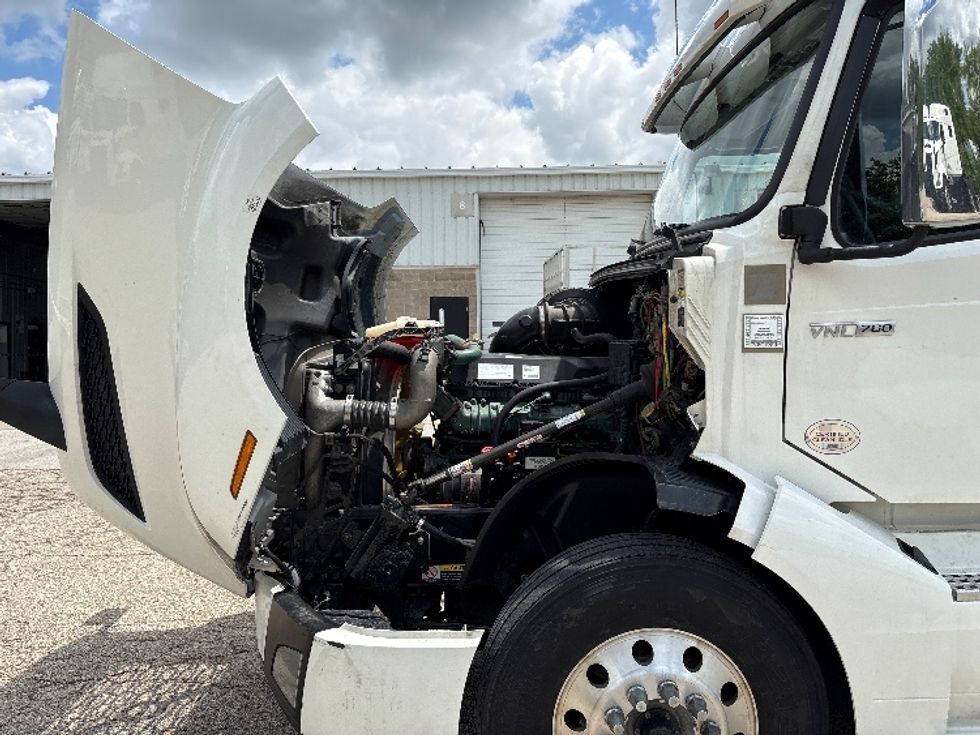 Sleeper Tractor-Heavy Duty Tractors-Volvo-2020-VNL64760-Milwaukee-WI-613,526\n\t\tmiles-$ 56,000 - Image 20