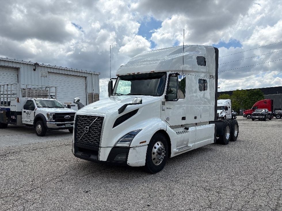 Sleeper Tractor-Heavy Duty Tractors-Volvo-2020-VNL64760-Milwaukee-WI-613,526\n\t\tmiles-$ 56,000 - Image 3
