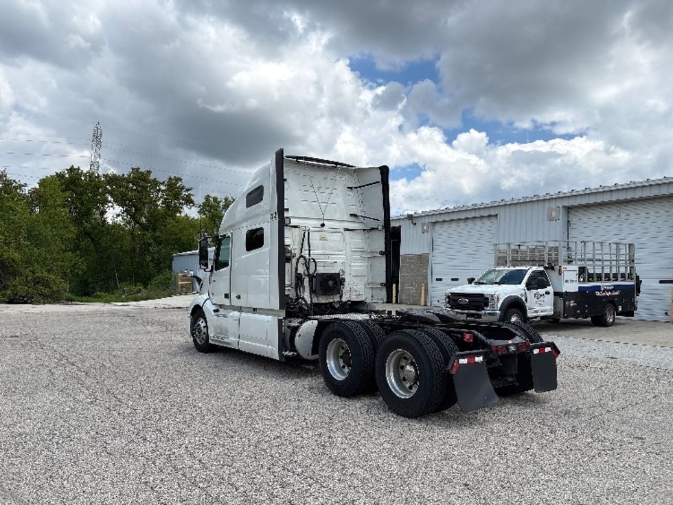 Sleeper Tractor-Heavy Duty Tractors-Volvo-2020-VNL64760-Milwaukee-WI-613,526\n\t\tmiles-$ 56,000 - Image 5