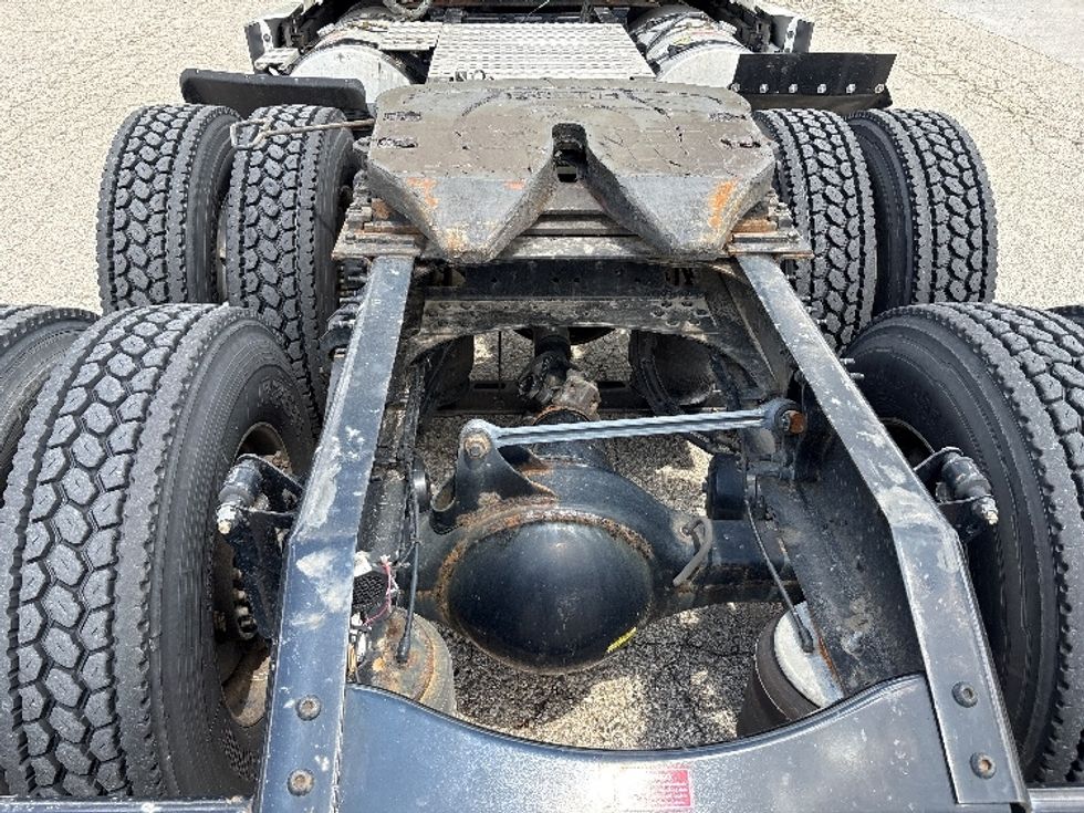 Sleeper Tractor-Heavy Duty Tractors-Volvo-2020-VNL64760-Milwaukee-WI-613,526\n\t\tmiles-$ 56,000 - Image 6