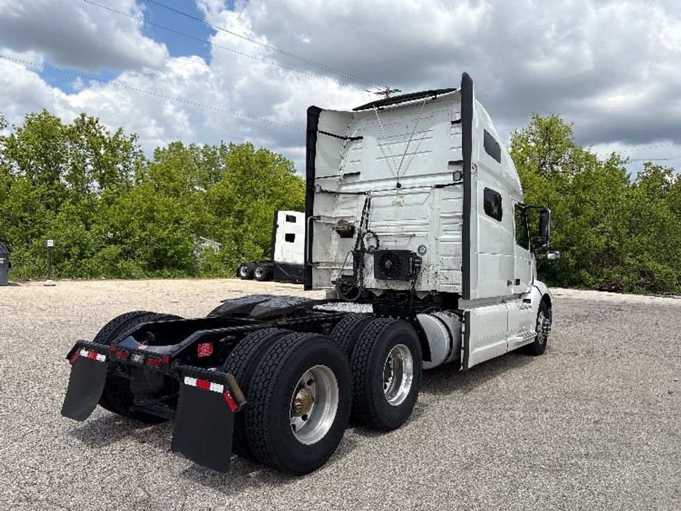 Sleeper Tractor-Heavy Duty Tractors-Volvo-2020-VNL64760-Milwaukee-WI-613,526\n\t\tmiles-$ 56,000 - Image 7