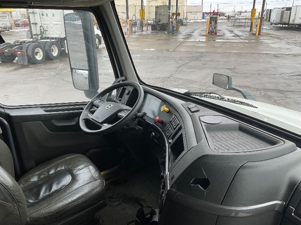 Sleeper Tractor-Heavy Duty Tractors-Volvo-2020-VNL64760-Milwaukee-WI-708,365\n\t\tmiles-$ 44,000 - Image 15