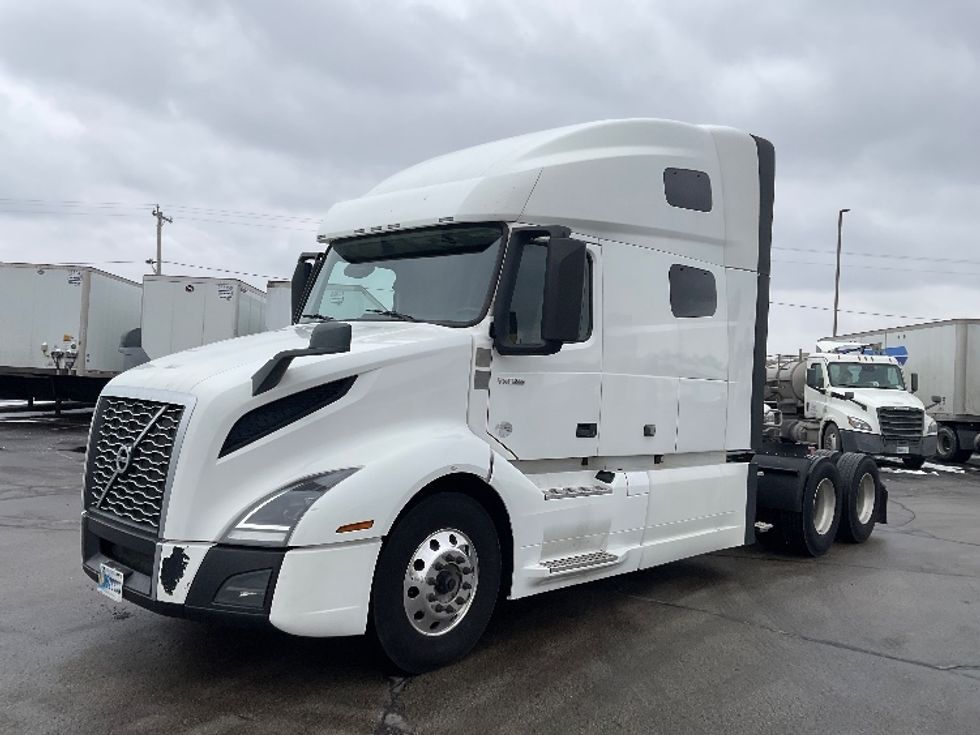 Sleeper Tractor-Heavy Duty Tractors-Volvo-2020-VNL64760-Milwaukee-WI-708,365\n\t\tmiles-$ 44,000 - Image 3