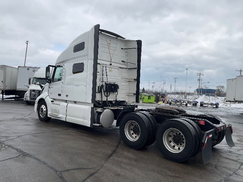 Sleeper Tractor-Heavy Duty Tractors-Volvo-2020-VNL64760-Milwaukee-WI-708,365\n\t\tmiles-$ 44,000 - Image 5