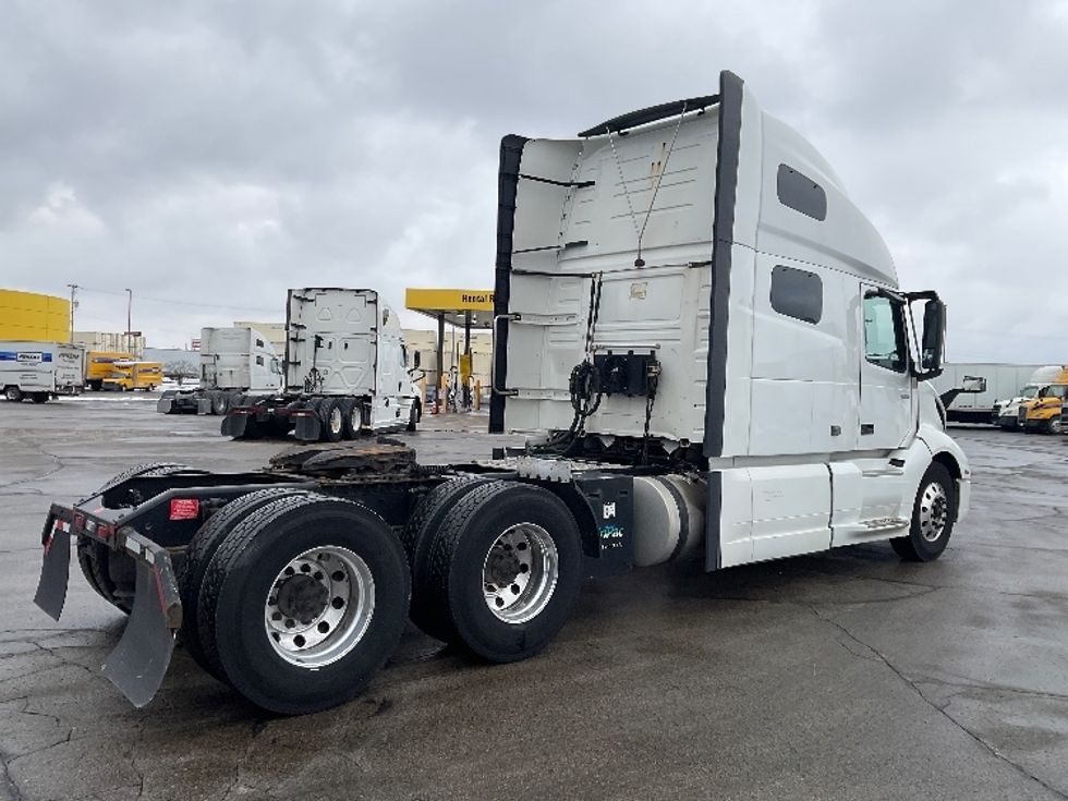Sleeper Tractor-Heavy Duty Tractors-Volvo-2020-VNL64760-Milwaukee-WI-708,365\n\t\tmiles-$ 44,000 - Image 7