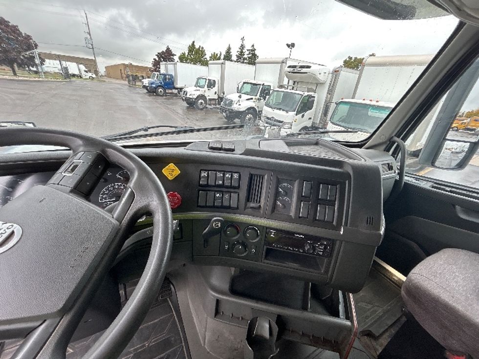 Sleeper Tractor-Heavy Duty Tractors-Volvo-2020-VNL64760-Mississauga-ON-892,236\n\t\tkm-$ 81,500 - Image 12