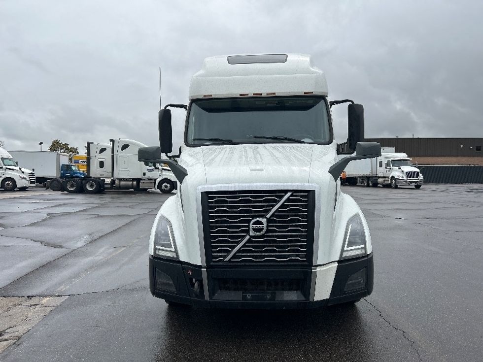Sleeper Tractor-Heavy Duty Tractors-Volvo-2020-VNL64760-Mississauga-ON-892,236\n\t\tkm-$ 81,500 - Image 2
