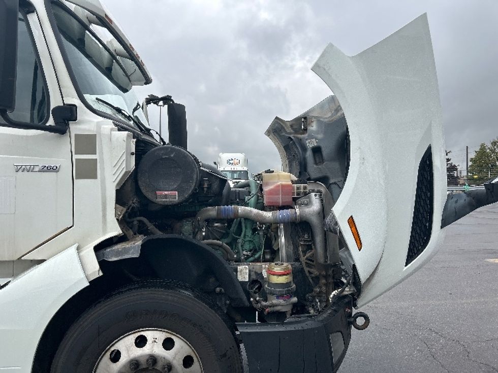 Sleeper Tractor-Heavy Duty Tractors-Volvo-2020-VNL64760-Mississauga-ON-892,236\n\t\tkm-$ 81,500 - Image 20