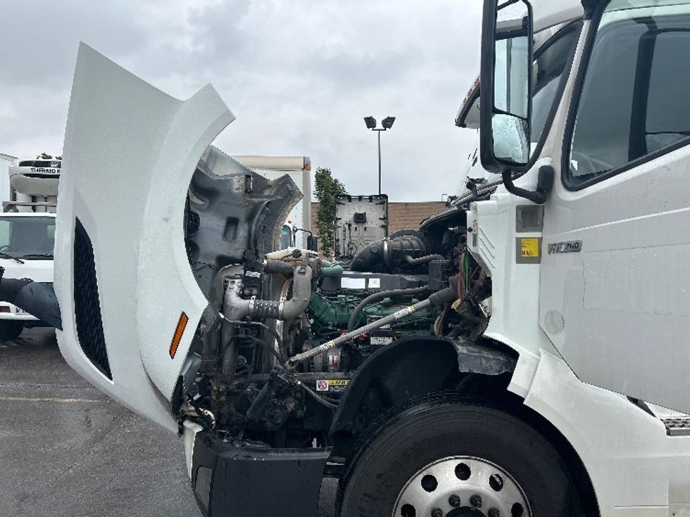 Sleeper Tractor-Heavy Duty Tractors-Volvo-2020-VNL64760-Mississauga-ON-892,236\n\t\tkm-$ 81,500 - Image 21