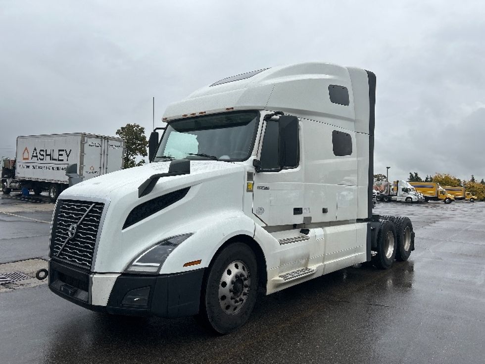 Sleeper Tractor-Heavy Duty Tractors-Volvo-2020-VNL64760-Mississauga-ON-892,236\n\t\tkm-$ 81,500 - Image 3