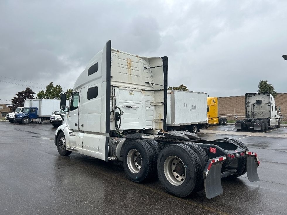 Sleeper Tractor-Heavy Duty Tractors-Volvo-2020-VNL64760-Mississauga-ON-892,236\n\t\tkm-$ 81,500 - Image 5