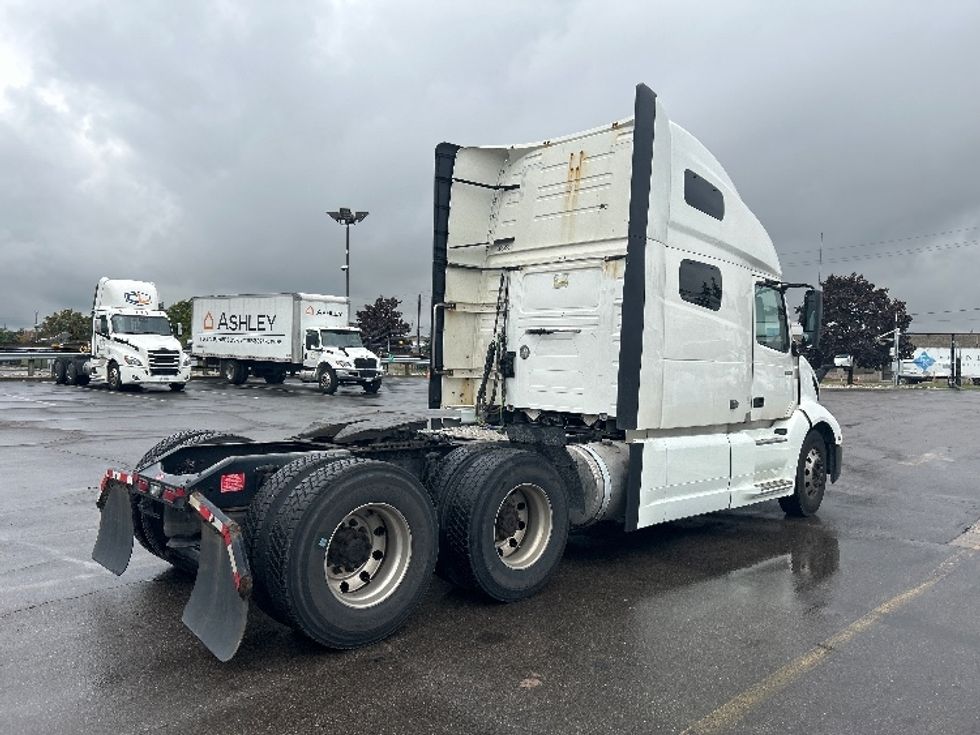 Sleeper Tractor-Heavy Duty Tractors-Volvo-2020-VNL64760-Mississauga-ON-892,236\n\t\tkm-$ 81,500 - Image 7