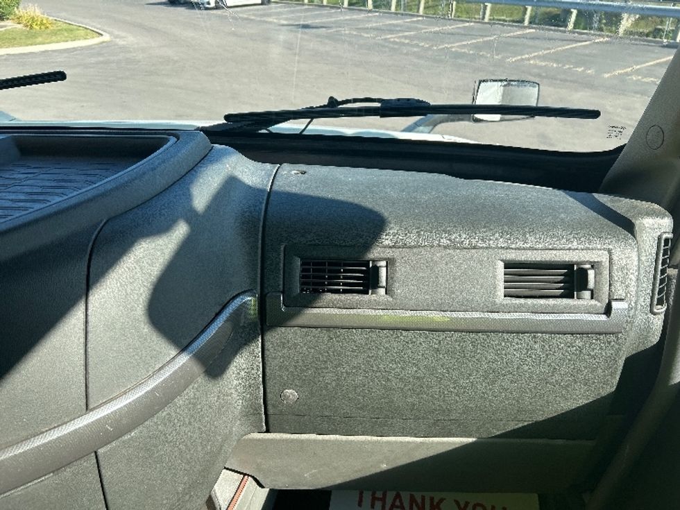 Sleeper Tractor-Heavy Duty Tractors-Volvo-2020-VNL64760-Mississauga-ON-995,569\n\t\tkm-$ 76,500 - Image 14