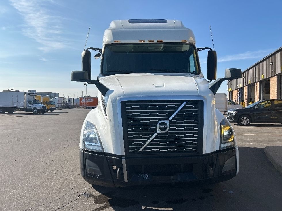 2020 Volvo Truck VNL photo 2