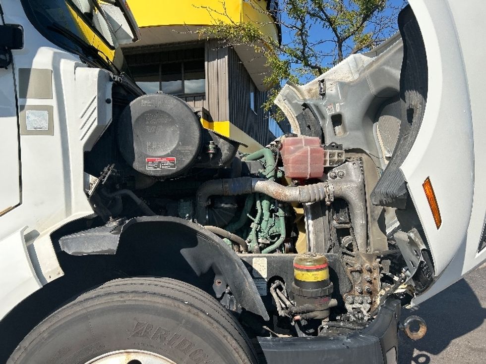 Sleeper Tractor-Heavy Duty Tractors-Volvo-2020-VNL64760-Mississauga-ON-995,569\n\t\tkm-$ 76,500 - Image 20